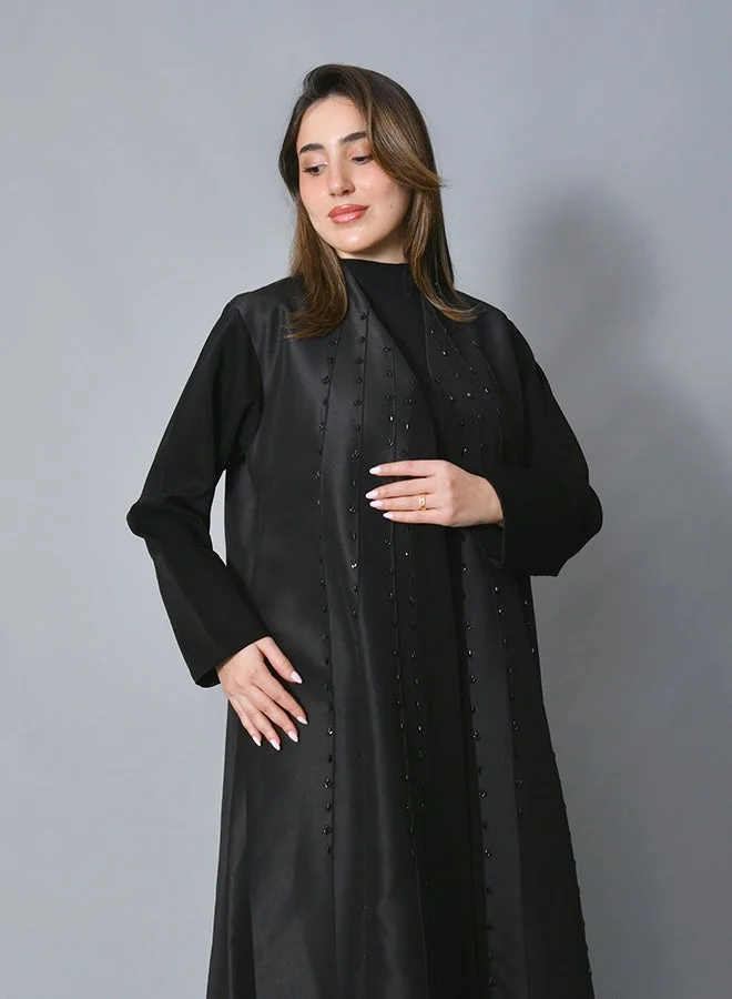 HAWRAA ABAYA Elegant abaya with a refined design, adorned with delicate and precise beadwork arranged in a vertical pattern